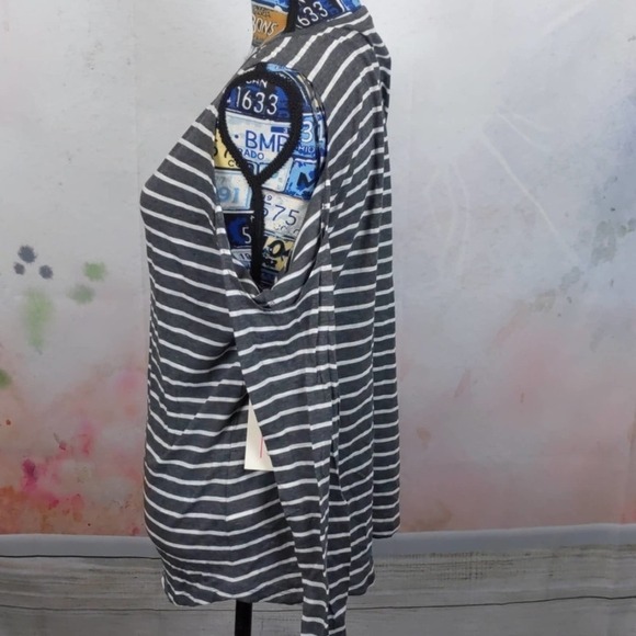 Two by Vince Camuto Open Shoulder Gray White Stripe Top Large Nwt - Picture 5 of 9